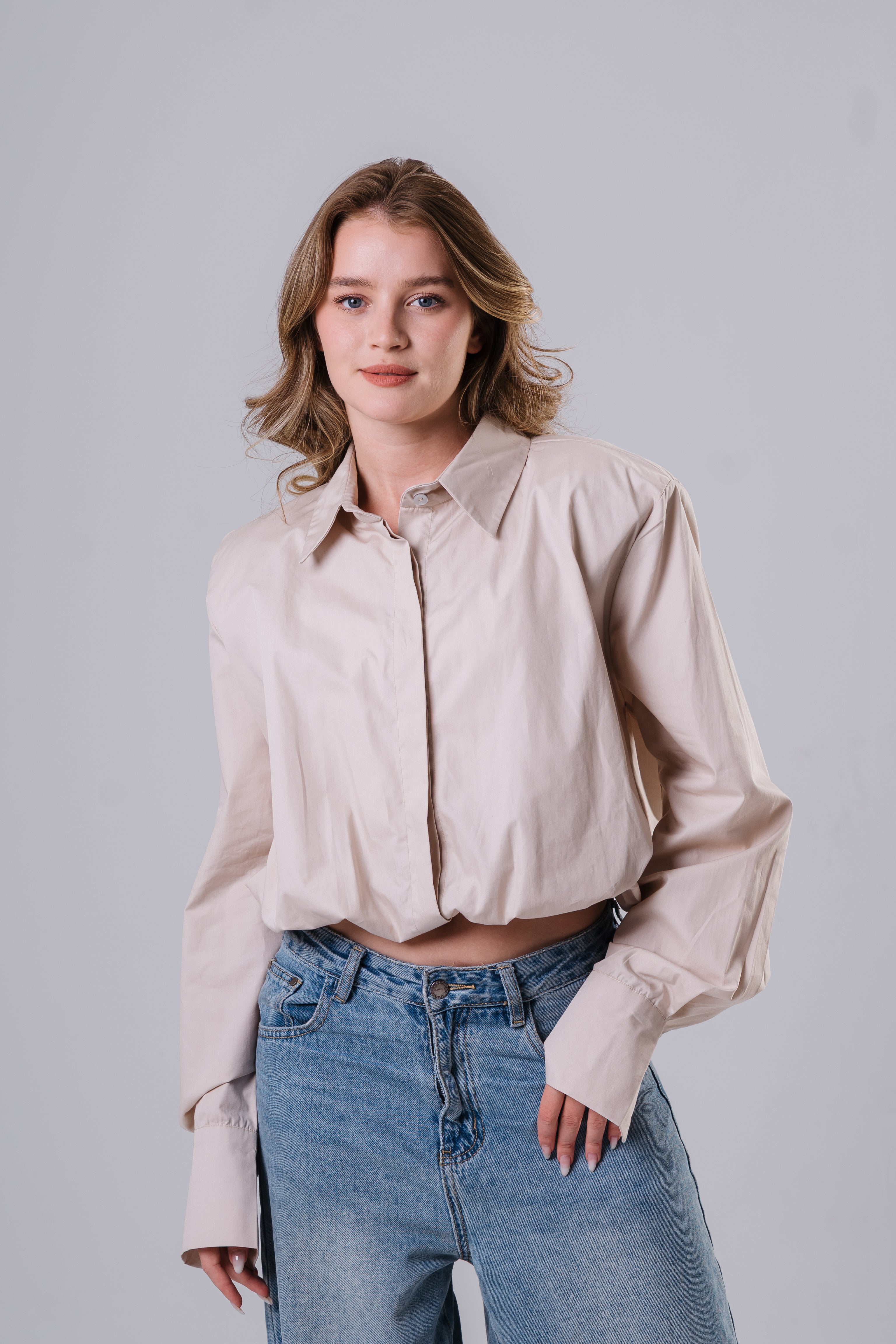 Beige cropped shirt with Shoulder Pads