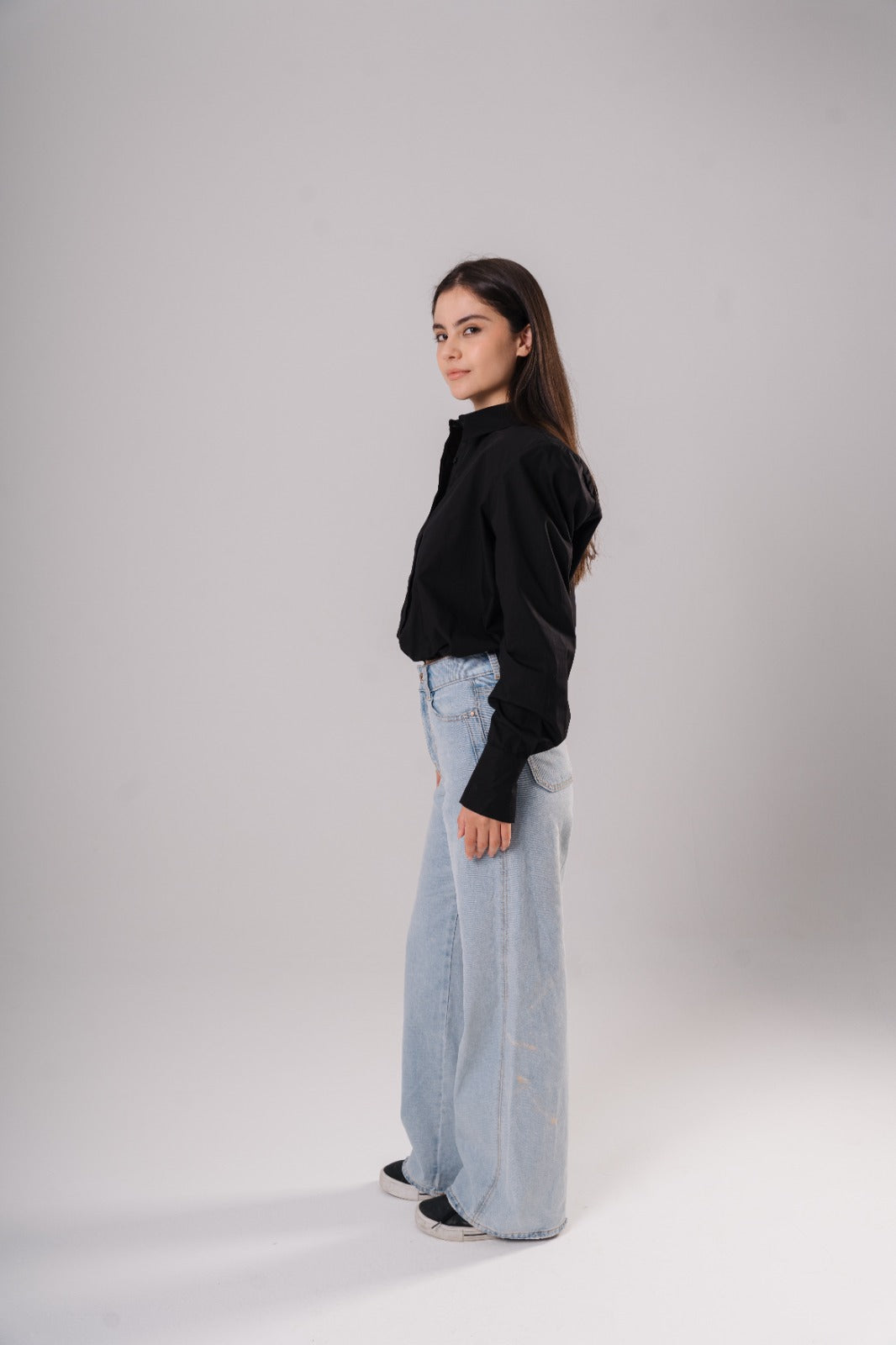 Black cropped shirt with Shoulder Pads