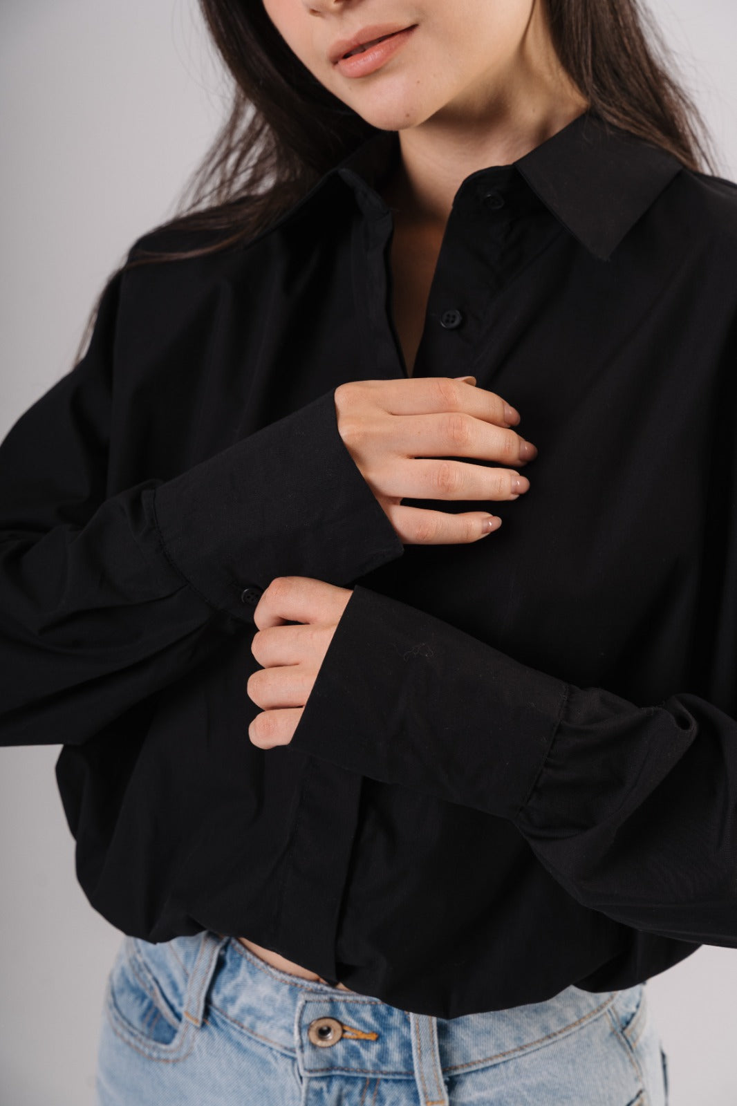 Black cropped shirt with Shoulder Pads