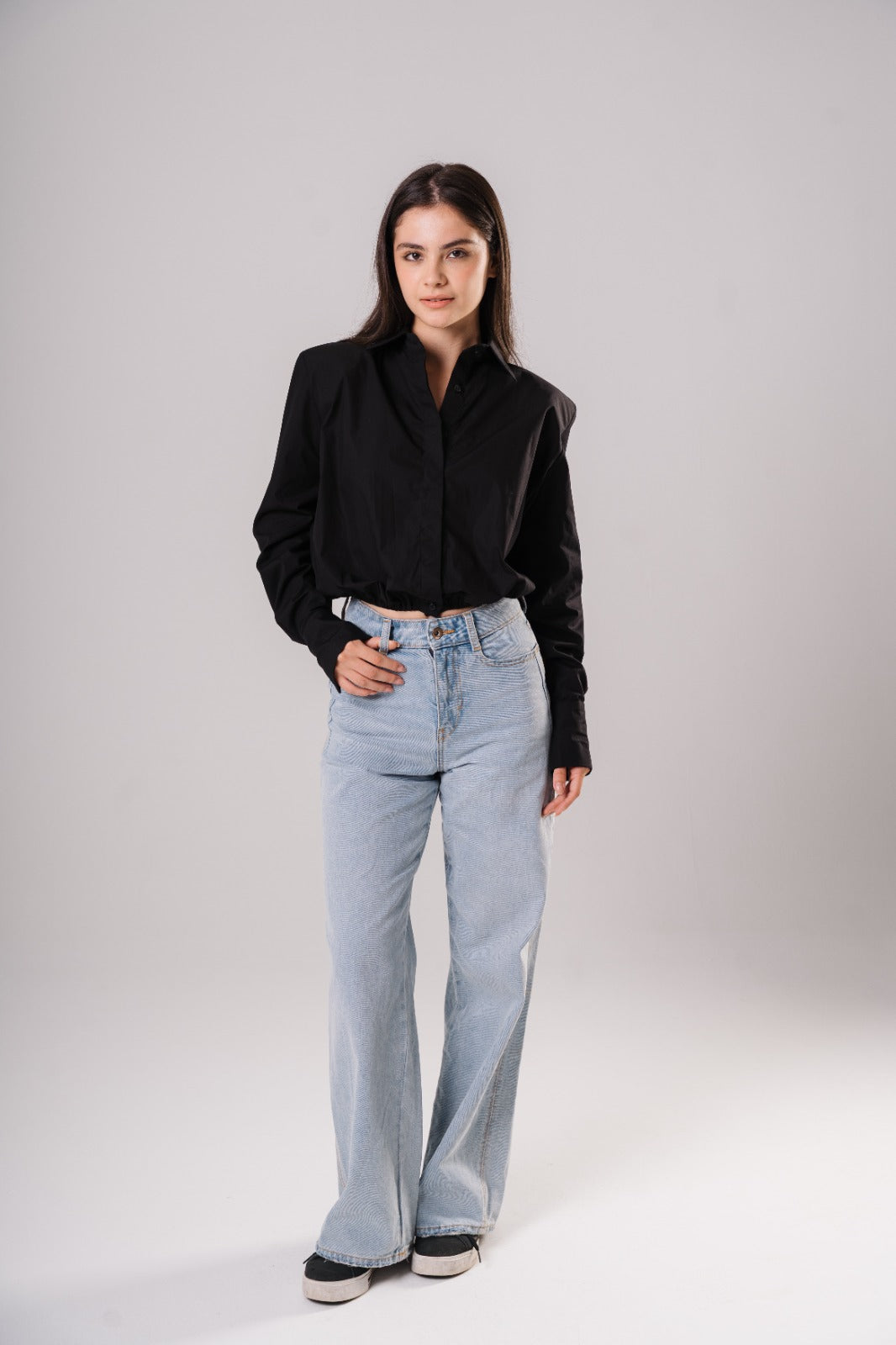 Black cropped shirt with Shoulder Pads
