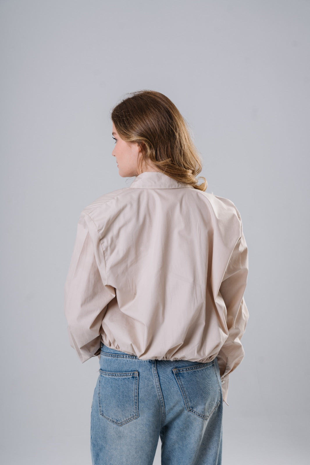 Beige cropped shirt with Shoulder Pads